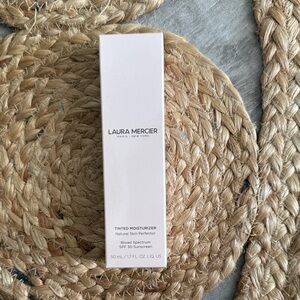 Laura Mercier Natural Skin Perfector SPF 30 color SAND